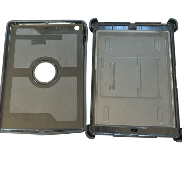 OTTERBOX Defender Series Case for iPad Pro 11" (1st Gen) - Black - Picture 2 of 5